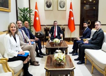 مستشار أردوغان يستقبل السفير الأمريكي ومبعوث سوريا