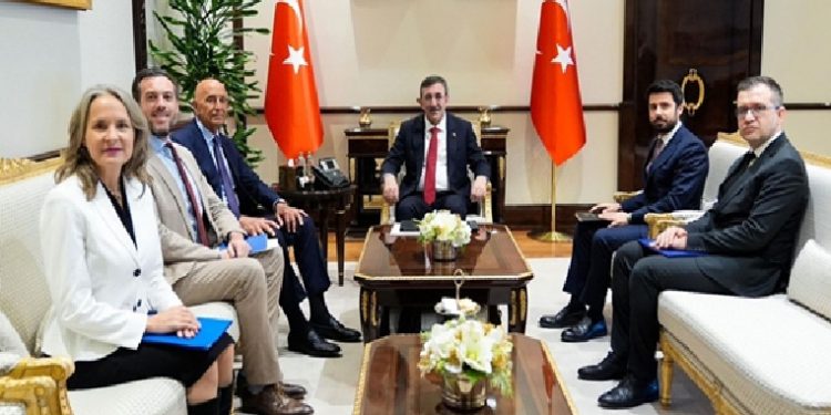 مستشار أردوغان يستقبل السفير الأمريكي ومبعوث سوريا