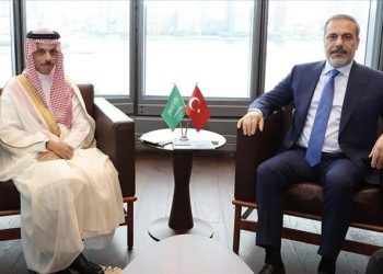 وزير خارجية تركيا يتباحث هاتفيا مع نظيره السعودي