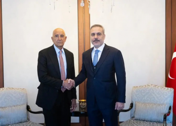 وزير الخارجية التركي يبحث الملف السوري مع المبعوث الأمريكي “باراك” في أنقرة