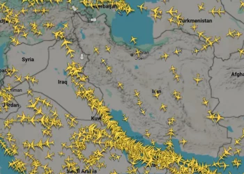 إيران تعيد فتح مجالها الجوي بعد إغلاق مؤقت
