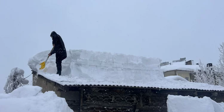 32.7 تحت الصفر.. صقيع يوكسيكوفا التركية يكسر الأرقام القياسية ويجمد الحياة