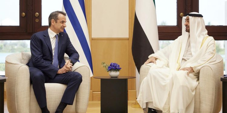 اليونان تحذو حذو تركيا في إلغاء رحلة إلى الإمارات وسط شائعات حول صحة بن زايد