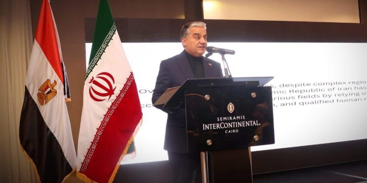 البعثة الدبلوماسية الإيرانية في القاهرة تحتفل باليوم الوطني
