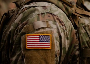 ما حجم الوجود العسكري الأمريكي في الشرق الأوسط؟