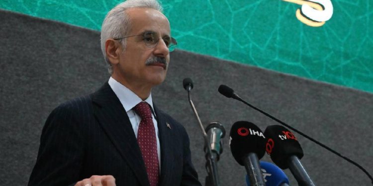 تركيا تحظر حسابات التواصل الاجتماعي لمن هم دون 15 عاماً