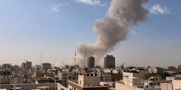 رؤوس النظام الإيراني في مرمى النيران الأمريكية الإسرائيلية