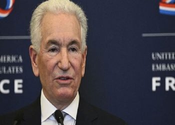 فرنسا تحظر دخول السفير الأمريكي لوزاراتها ولقاء مسؤوليها