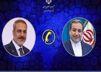 وزير الخارجية الإيراني يبحث مع نظيره التركي الهجوم على إيران