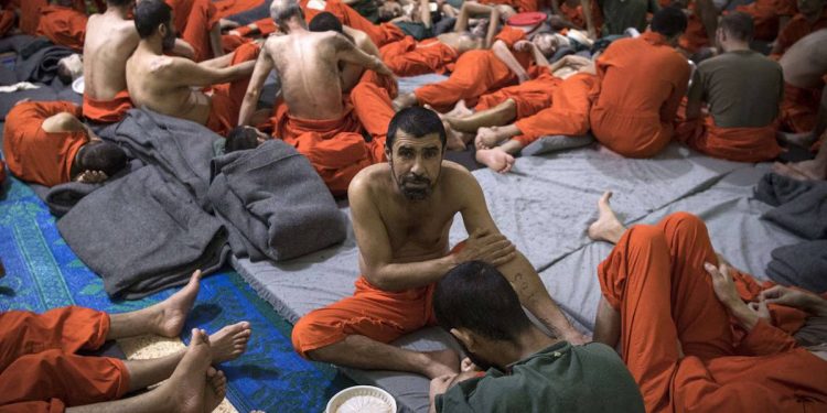 2000 تركيا ضمن قوائم دواعش سوريا المرحلين إلى العراق