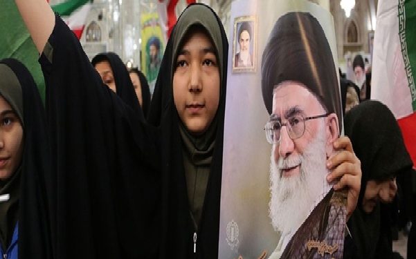 خامنئي: إن بدأت الولايات المتحدة الحرب فستكون حربا إقليمية