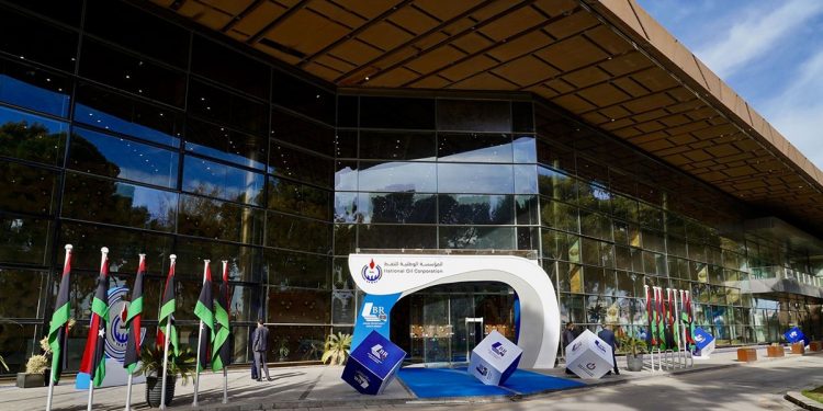 تركيا تفوز بحق التنقيب عن النفط في ليبيا برا وبحرا