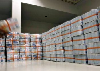 بلومبرج: تركيا تضخ 12 مليار دولار في الأسواق لحماية الليرة