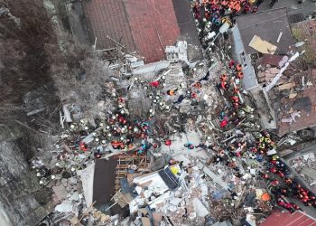 وقوع عمارتين سكنيين في إسطنبول