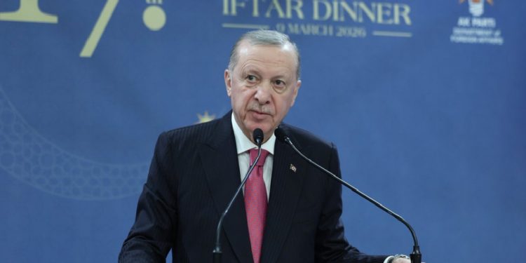 أردوغان: لابد من إيقاف الحرب قبل أن تلتهم نيرانها المنطقة