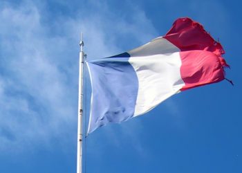 فرنسا تغلق مجالها الجوي أمام طائرات أمريكية تحمل أسلحة لإسرائيل