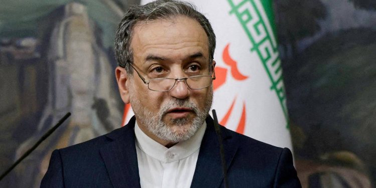 عراقجي: نتنياهو قامر بأرواح الأمريكيين وأموالهم