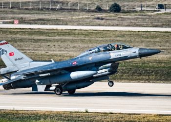 تركيا تدرس نشر مقاتلات اف 16 في قبرص