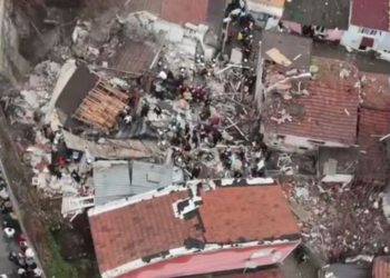 انهيار مبنيين في الفاتح بمدينة إسطنبول