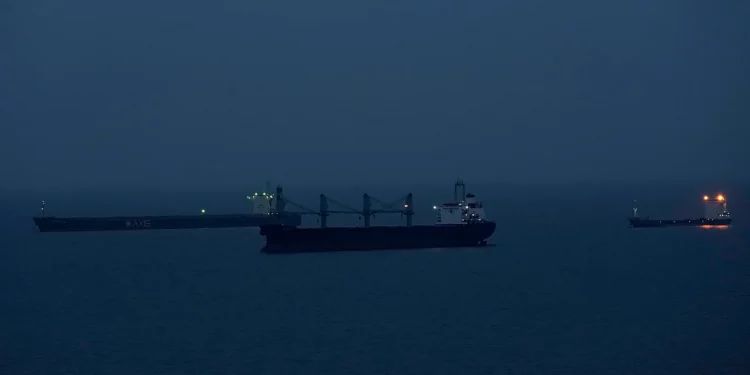 سفينة تركية تتعرض لهجوم مزدوج قبل وصولها إسطنبول