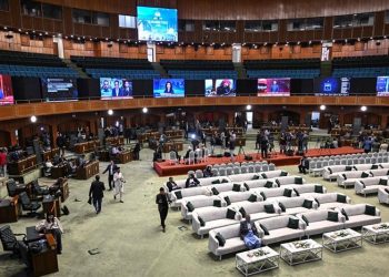 وفد إيراني يلتقي رئيس الوزراء الباكستاني قبل المفاوضات مع الأمريكان