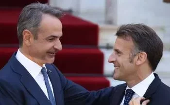 ماكرون يجدد التزام فرنسا بدعم اليونان في مواجهة تركيا