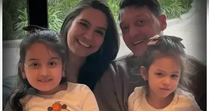 النجم المعتزل مسعود أوزيل يرزق بطفلته الثالثة “إليسا”