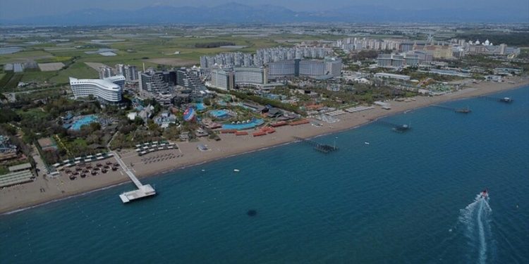 أنطاليا تجذب أكثر من مليون سائح أجنبي بالربع الأول من 2026