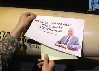 مقولة “أربكان” على صاروخ إيراني متجه نحو إسرائيل!