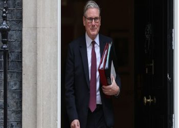 ستارمر يتوجه للشرق الأوسط عقب وقف إطلاق النار في إيران