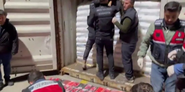 إحباط تهريب شحنة كوكايين ضخمة بقيمة 500 مليون ليرة في إسطنبول