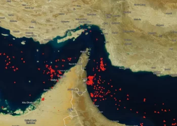 آلاف السفن عالقة في خليج هرمز