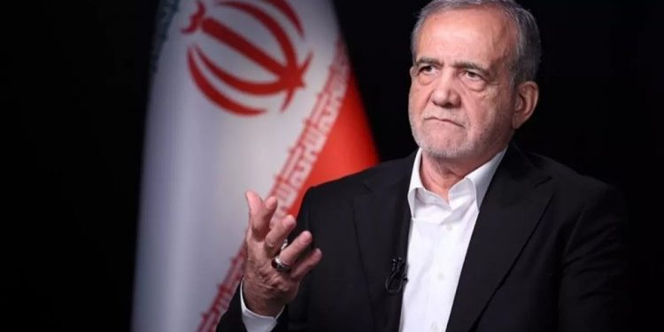 الرئيس الإيراني: 14 مليون سجلوا أسماءهم تطوعاً للدفاع عن البلاد