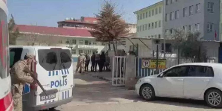 تركيا.. مسلح يطلق النار ويحتجز رهائن داخل مدرسة في أورفة