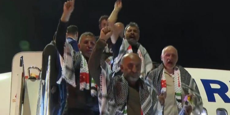 وصول نشطاء “أسطول صمود” الدولي إلى تركيا قادمين من إسرائيل