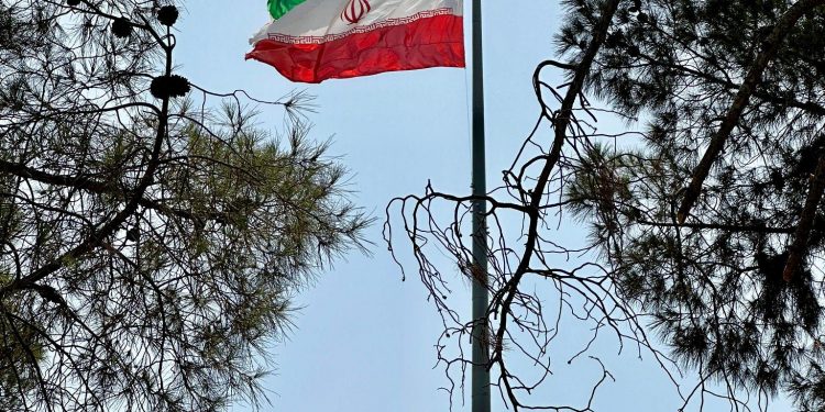 معضلة الدواء في إيران