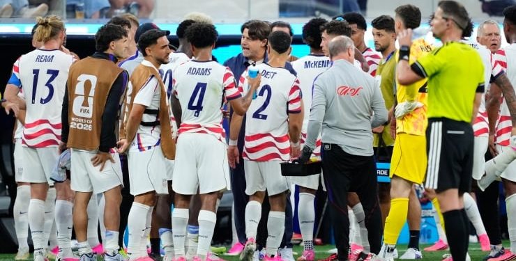 لماذا يكسو اللون الوردي الساحرة المستديرة في مونديال 2026؟