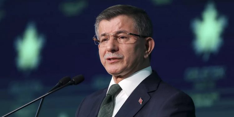 داود أوغلو يهاجم أردوغان: الشعب يتحمل نتائج قراراتكم المتخبطة
