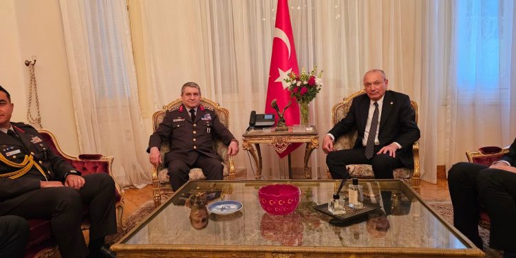 رئيس الأركان التركي يزور مصر