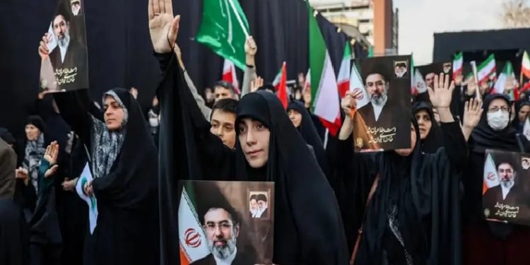 أزمة “الاتفاق” تتصاعد في إيران ودعوات للوفد المفاوض بالاستقالة