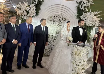 قادة “العدالة والتنمية” يجمعهم حفل زفاف واحد وطاولات متباعدة