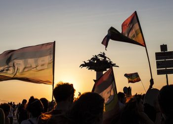 ولاية إزمير تحظر فعاليات “مسيرة المثليين”