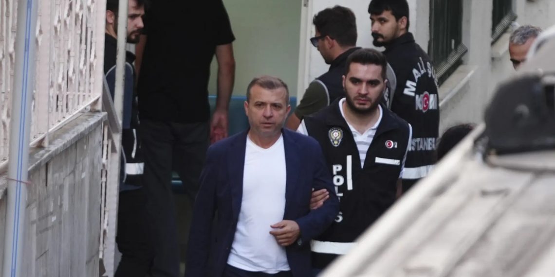 تركيا: حبس عمدة سيلفري في إسطنبول ضمن تحقيقات الفساد بالبلدية