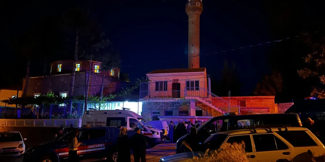 تركيا.. مقتل شخصين طعنًا في مسجد