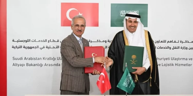 تركيا توقع مذكرة تفاهم مع السعودية في قطاع السكك الحديدية