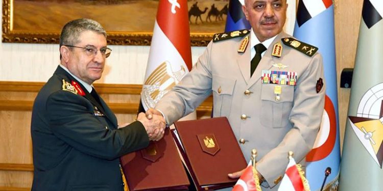 تركيا ومصر تعززان العلاقات الدفاعية في اجتماع لرئيسا أركان القوات المسلحة