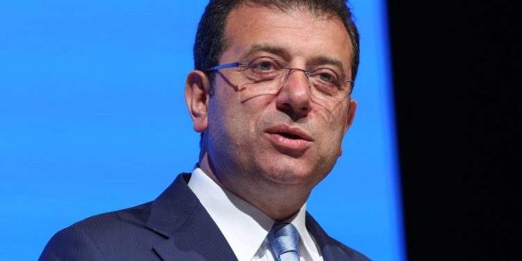 عمدة إسطنبول يمثل أمام القضاء في 3 قضايا بيوم واحد