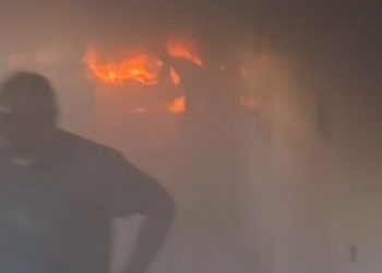 تمرُّد وإحراق مبانٍ في سجن يوناني: سجناء أفراد طاقم تركي يثيرون الفوضى لمنع تسليم أحدهم لأنقرة