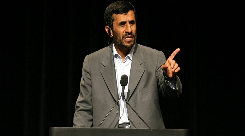 أحمدي نجاد يثير جدلا واسعا في إيران