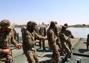 سوريا وتركيا تنشئان جسرا عائما على نهر الفرات